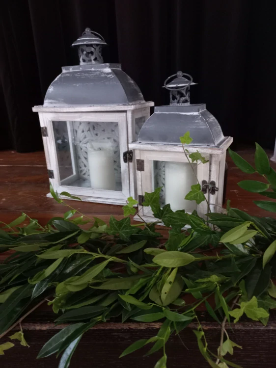 Lucerna dřevěná šedobílá velká